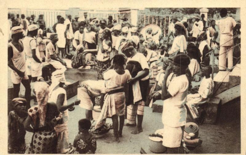 CPA Dahomey Afrique - A la Gare de Cotonou (86847)