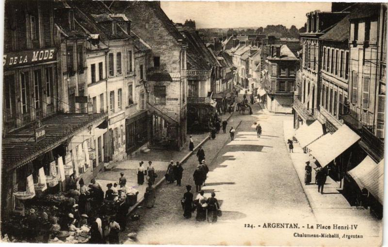 CPA Argentan - La Place Henri IV (250047)