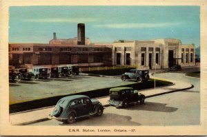 Postcard ON London C.N.R. Train Station Classic Cars in Parking Lot 1940s S100