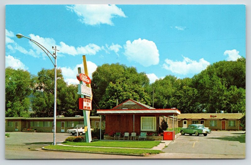 Heber Utah~Hilton Motel on North Main~Coca-Cola Chest Cooler~1950-60 Cars 