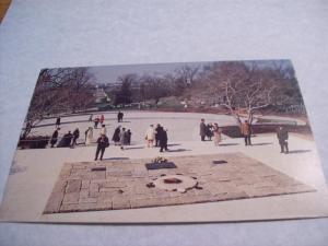 John F. Kennedy Grave//  Unused Postcard 