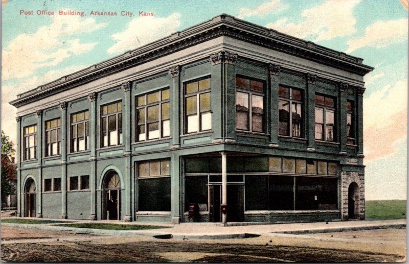 Postcard Post Office Building in Arkansas City, Kansas