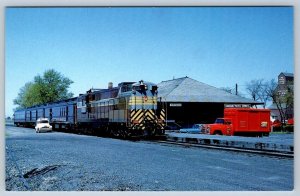 CPR Soo-Dominion Passenger Train 1960 Station, Weyburn Saskatchewan Postcard NOS