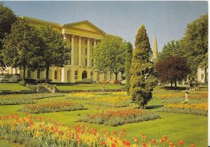 Gloucestershire Postcard - The Gardens & Queen's Hotel - Cheltenham - Ref ZZ4978