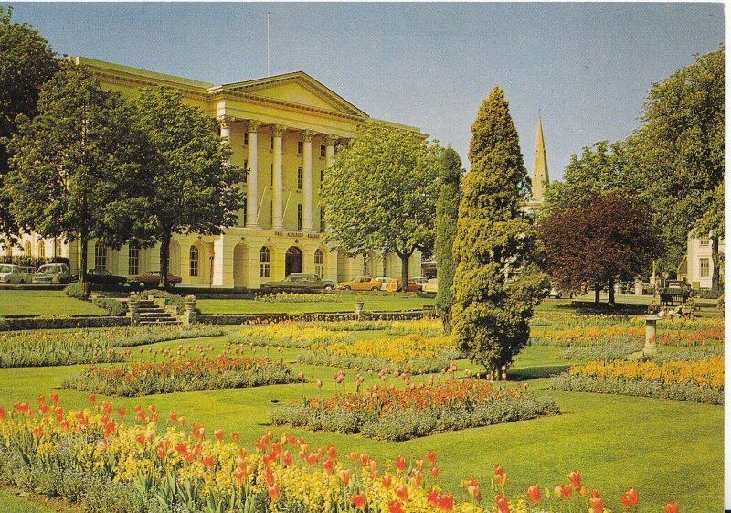 Gloucestershire Postcard - The Gardens & Queen's Hotel - Cheltenham - Ref ZZ4978