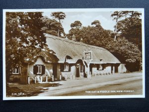 Hampshire New Forest THE CAT & FIDDLE INN - Old RP Postcard by Thunder & Clayton