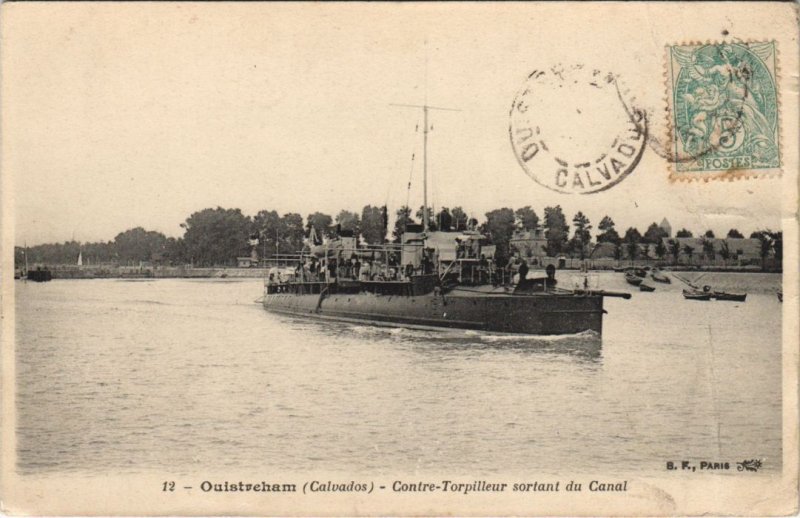 CPA OUISTREHAM Contre-Torpilleur Sortant du Canal (1225910)