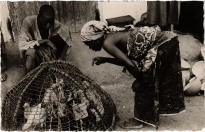 PC REAL PHOTO ACHAT DE POULETS ETHNIC TYPES COTE D'IVOIRE IVORY COAST (a35682)