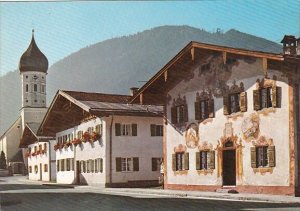 Germany Unterammergau Dorfstrasse mit Schulmeisterhaus