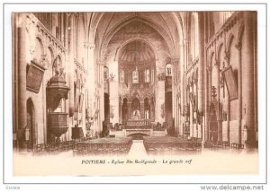 Eglise Ste-Radegonde, la Grande Nef, Poitiers (Vienne), France, 1900-1910s