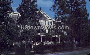 Hollywood Hotel in Southern Pines, North Carolina