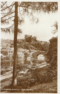 Yorkshire Postcard - Richmond Castle from River - Real Photograph - Ref TZ6252
