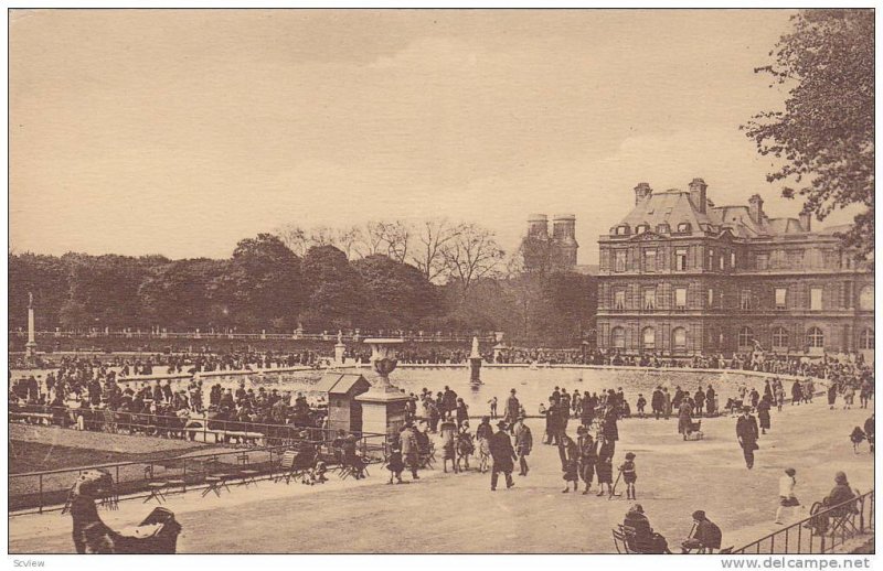 PARIS, France, 1900-1910s, Le Bassin Avec Vue Sur Le Palais Et Les Tours De S...