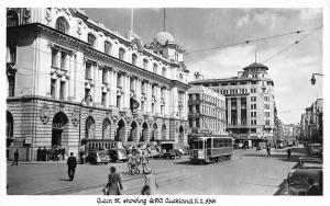 B86207 queen st showing GPO auckland tram tramway car voiture  new zealand