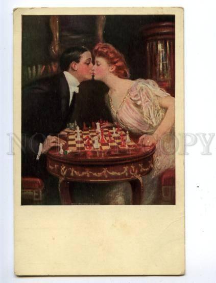 150268 KIss Lovers CHESS by UNDERWOOD Vintage postcard
