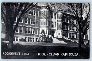 Cedar Rapids Iowa IA Postcard Roosevelt High School Building Exterior View 1940
