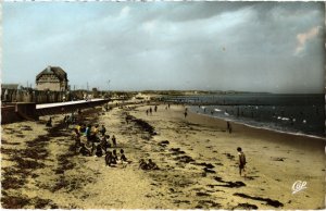 CPA Bernieres sur Mer La Plage a l'Heure du Bain FRANCE (1286906)