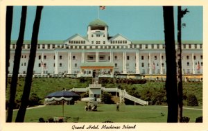 Grand Hotel, Mackinac Island, Michigan, Benjamin, Curteich Color R 3-D Postcard