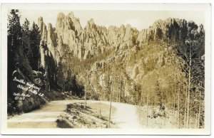 US Needles Highway, Black Hills, South Dakota.  Old Mint Card.  Nice.