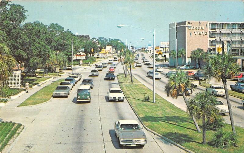 Biloxi Mississippi street scene Central Beach vintage pc Z16158