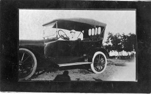Postcard RPPC Young Boy driving an Early 1900s Classic Oakland Motor Car.    Q1