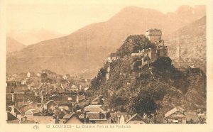 Postcard France Lourdes le chateau fort et les Pyrenees