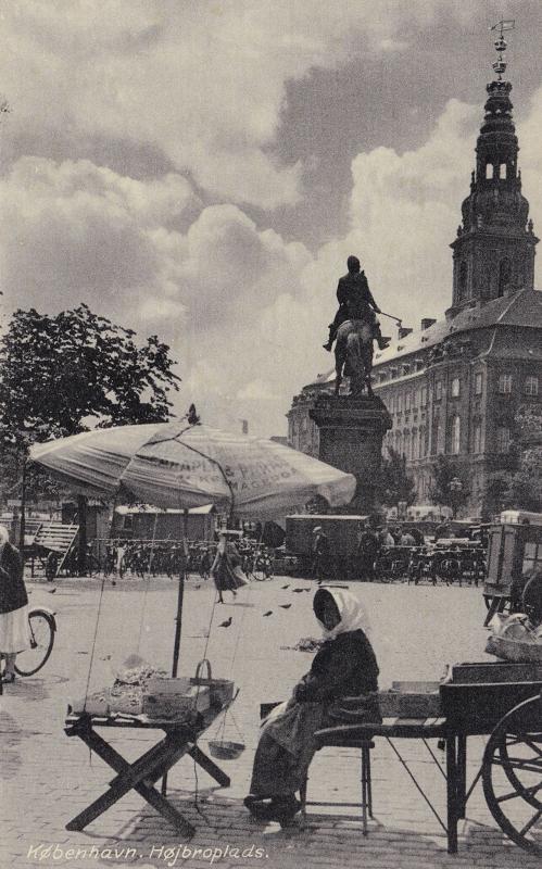 Kobenhavn Hojbroplads Denmark Lady Market Traders Postcard