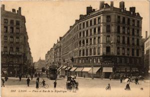 CPA LYON - Place et Rue de la Republique (427323)