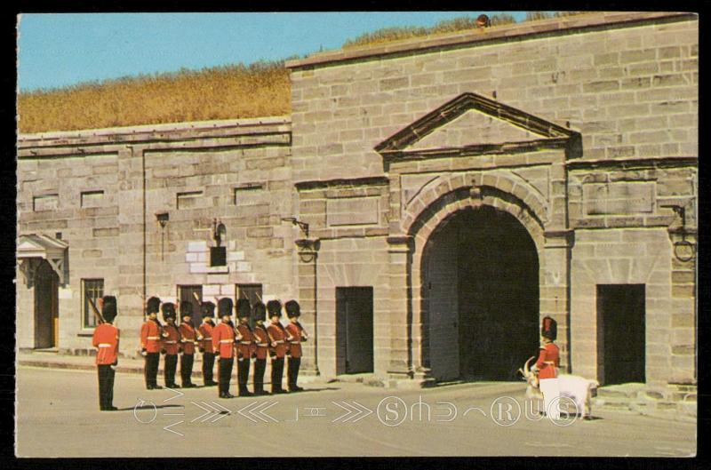 Changement de la Garde a l'entree de la Citadelle