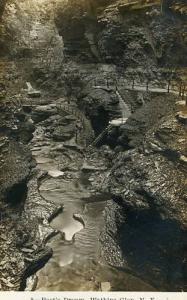 NY - Watkins Glen. Poet's Dream - RPPC