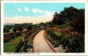 Scene in Grandview Park, Sioux City IA Vintage Postcard P22