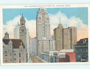 W-Border POSTCARD FROM Detroit Michigan MI HM8740