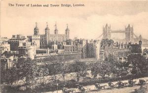 B85402 the tower of london and tower bridge chariot    london uk