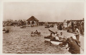 GREAT YARMOUTH, NEW BOATING LAKE AND ISLAND, Norfolk - Vintage POSTCARD (Photo)