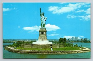 The Statue Of Liberty New York City Vintage Unposted World's Largest Statue