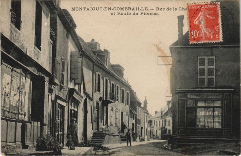 CPA MONTAIGUT MONTAIGUT-en-COMBRAILLE - Street Scene (1255729)