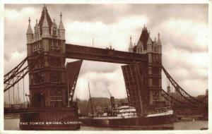 UK London The Tower Bridge 02.17