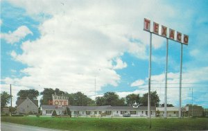 Villa Motel & Giant Texaco Sign Hwy US 40 East of Richmond Indiana