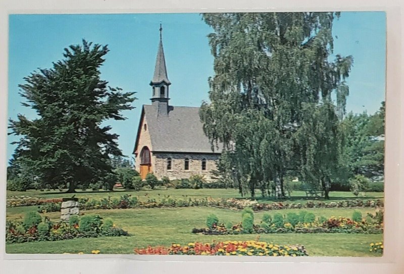 Vintage Postcard:Evangeline Memorial Church, Grand Pre, Nove Scotia, CAN.