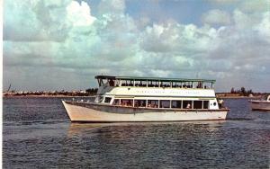 BR56819 Double Decker sightseeing boat of the Nikko Gold coast Cruises ship bate