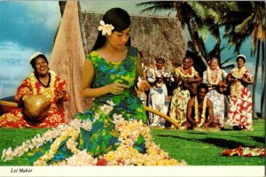 Hawaiian Girl Making Leis, c1970s Vintage Postcard I69