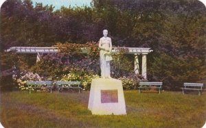 Nebraska Lincoln Statue Of the Pioneer Mother In the Memory Garden Of Antelop...