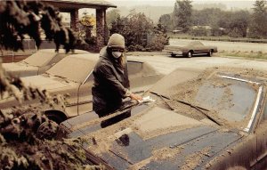 G39/ Mount St Helens Washington Postcard 1980 Volcano Disaster Ash Cars