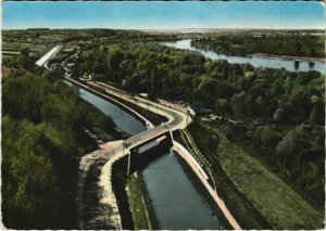 CPM CHATILLON-SUR-LOIRE Le Canal et la Loire (24565)