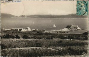 CPA PORQUEROLLES La Tour Fondue - Vue sur Porquerolles (1111649)