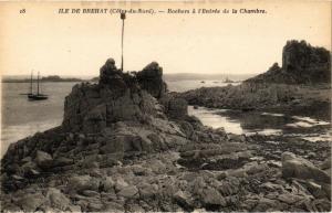 CPA Ile de BRÉHAT-Rochers a l'Entrée de la Chambre (230425)