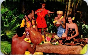 VINTAGE POSTCARD HAWAIIAN HOSPITALITY AT LAID-OUT DINNER PICNIC c. 1960s