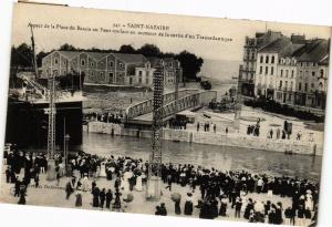 CPA St-NAZAIRE-Aspect de la Bassin au Pont roulant au moment (250762)