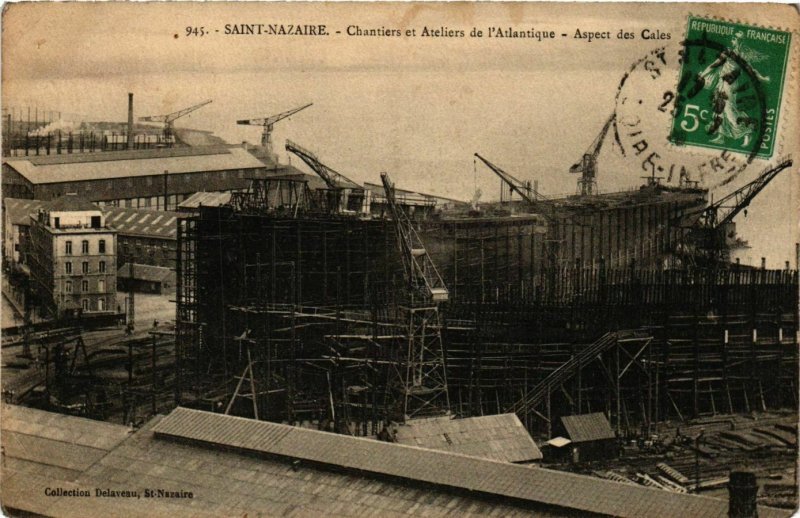 CPA ST-NAZAIRE Chantiers de Penhoet. Aspect des Cales (864374)