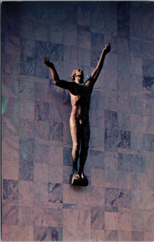 Vtg Mayo Clinic Man and Freedom Bronze Sculpture Rochester Minnesota MN Postcard